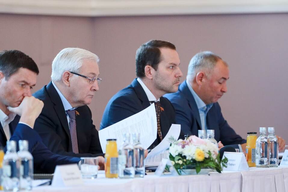 «Не время выводить дивиденды за границу»: Текслер обратился к челябинским промышленникам 4 «Не время выводить дивиденды за границу»: Текслер обратился к челябинским промышленникам 4