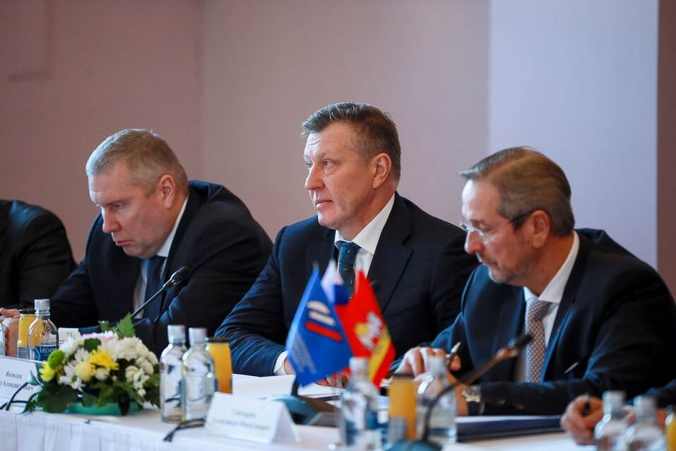 «Не время выводить дивиденды за границу»: Текслер обратился к челябинским промышленникам 5 «Не время выводить дивиденды за границу»: Текслер обратился к челябинским промышленникам 5