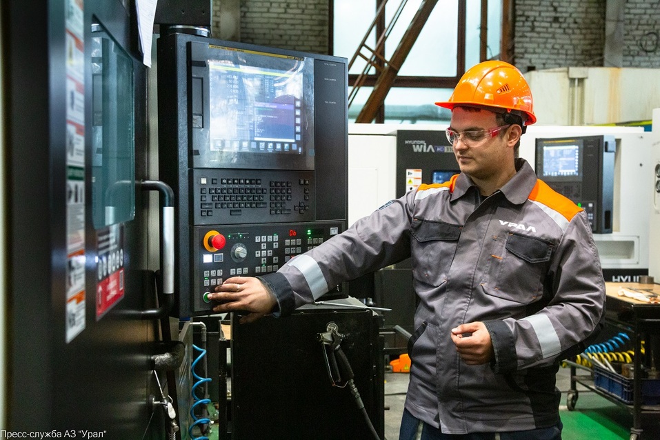 «Человек года» Павел Яковлев — о рекордном выпуске автомобилей и строительстве микрорайона 6 «Человек года» Павел Яковлев — о рекордном выпуске автомобилей и строительстве микрорайона 6