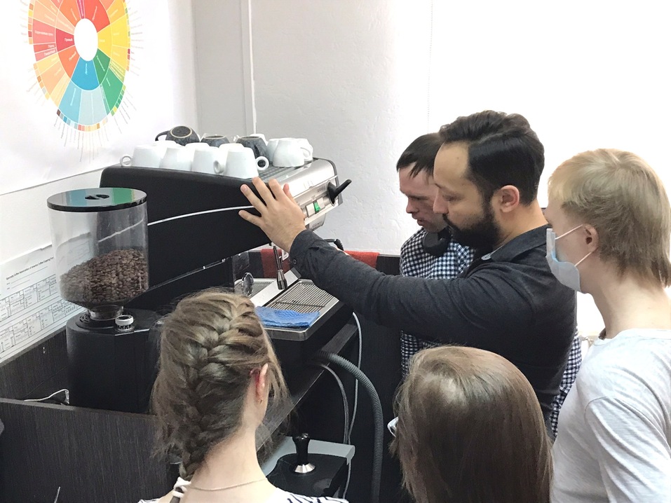 «Людям без разницы, кто им варит кофе». Как в Новосибирске открыли инклюзивную кофейню  5 «Людям без разницы, кто им варит кофе». Как в Новосибирске открыли инклюзивную кофейню  5