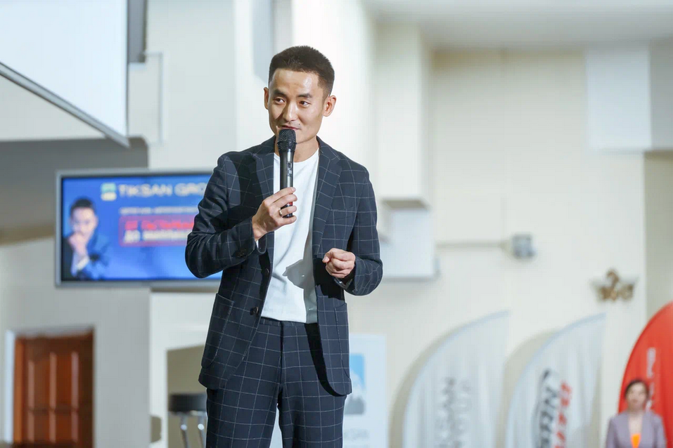 Основатель TIKSAN GROUP провел свой мастер-класс «От гастарбайтера до миллиардера»
1 Основатель TIKSAN GROUP провел свой мастер-класс «От гастарбайтера до миллиардера»
1