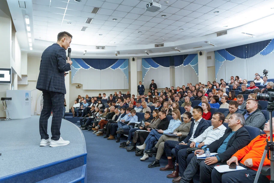 Основатель TIKSAN GROUP провел свой мастер-класс «От гастарбайтера до миллиардера»
2 Основатель TIKSAN GROUP провел свой мастер-класс «От гастарбайтера до миллиардера»
2