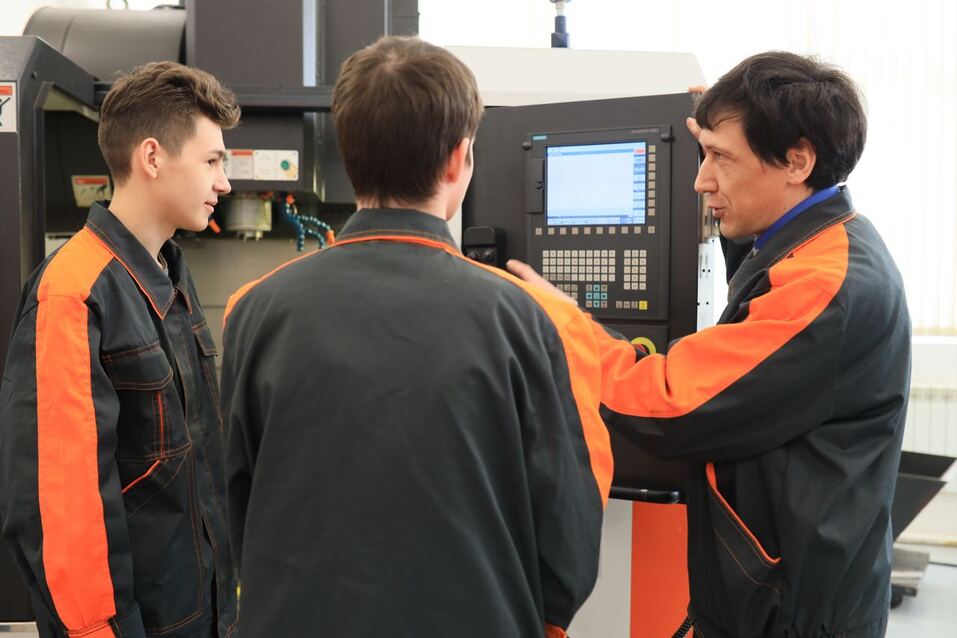 Текслер рассказал, чем будут утолять «кадровый голод» в челябинской промышленности 2 Текслер рассказал, чем будут утолять «кадровый голод» в челябинской промышленности 2