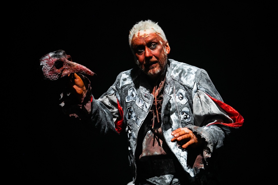 «После «Интернов» мне дарили только коньяк»: Вадим Демчог — о ролях в кино и бизнесе 4 «После «Интернов» мне дарили только коньяк»: Вадим Демчог — о ролях в кино и бизнесе 4