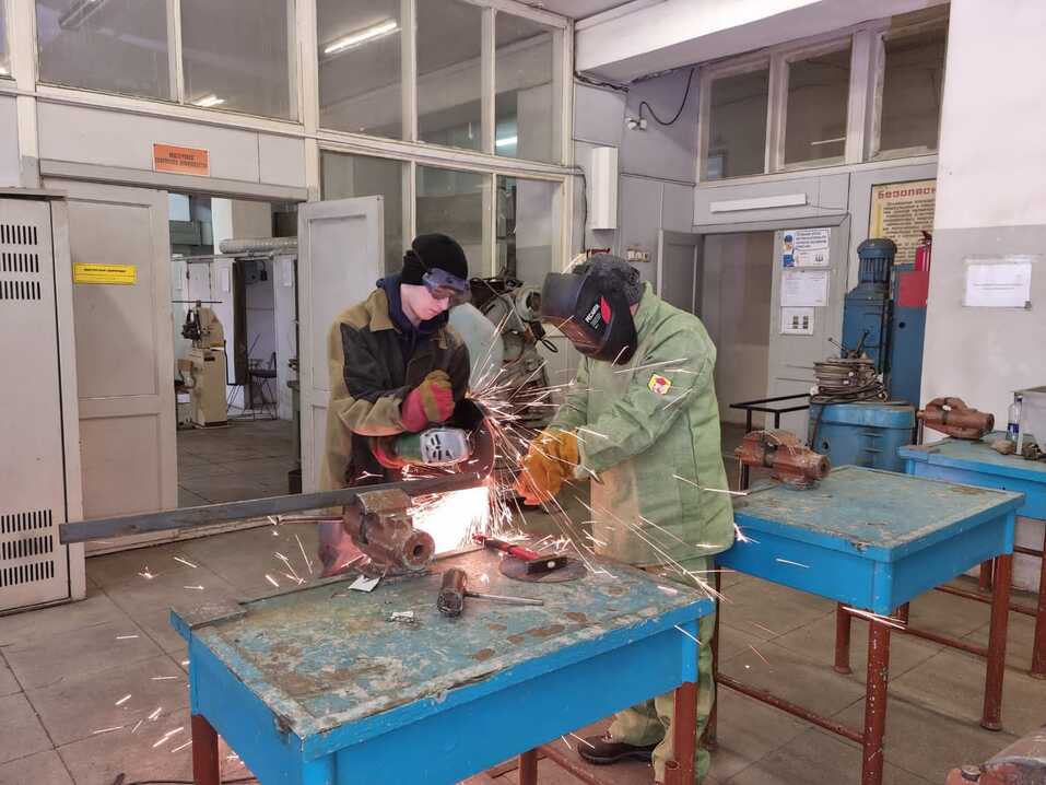 «Раньше заводу не хватало 30 работников, сейчас — 600». О масштабах кадрового голода в РФ 3 «Раньше заводу не хватало 30 работников, сейчас — 600». О масштабах кадрового голода в РФ 3