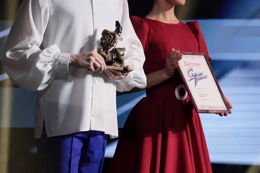 Олег Митяев вручил премию владельцу завода «Магнезит» 1 Олег Митяев вручил премию владельцу завода «Магнезит» 1