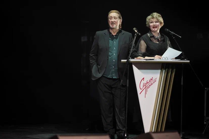 Олег Митяев вручил премию владельцу завода «Магнезит» 2 Олег Митяев вручил премию владельцу завода «Магнезит» 2