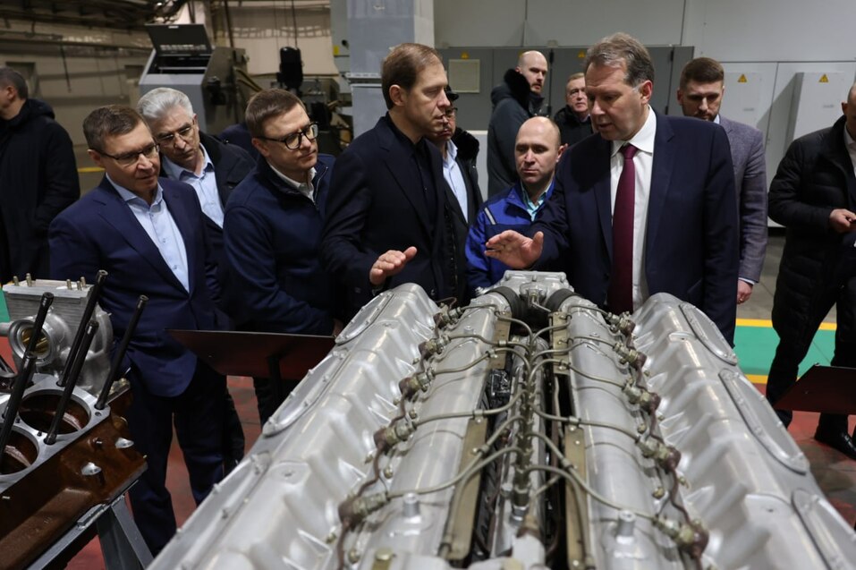 «Сейчас борьба за кадры — ключевая»: на оборонные заводы Челябинска приехал Денис Мантуров 2 «Сейчас борьба за кадры — ключевая»: на оборонные заводы Челябинска приехал Денис Мантуров 2