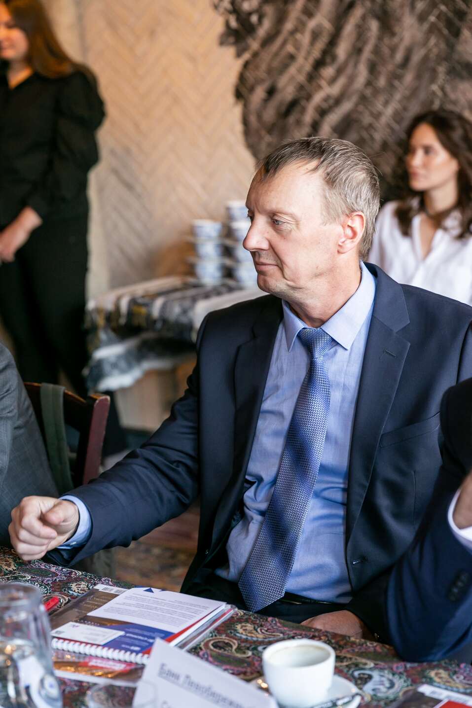 «Санкции — не против отдельного банка, а против всего финансового сектора»
5 «Санкции — не против отдельного банка, а против всего финансового сектора»
5