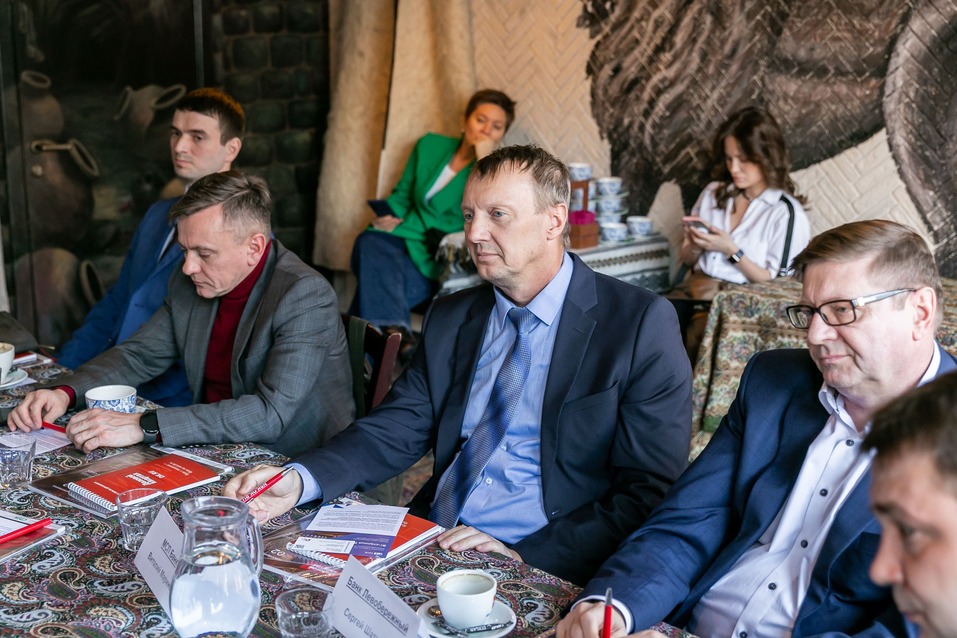 «Санкции — не против отдельного банка, а против всего финансового сектора»
13 «Санкции — не против отдельного банка, а против всего финансового сектора»
13