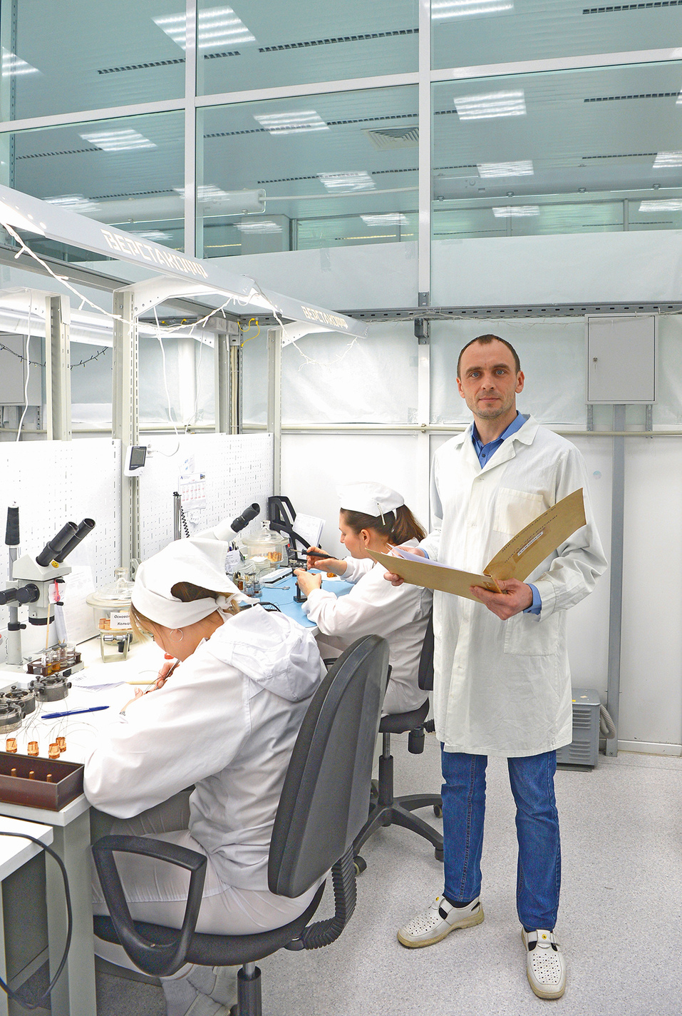 Сотрудник АО «АПЗ» получил награду от Президента РФ 1 Сотрудник АО «АПЗ» получил награду от Президента РФ 1