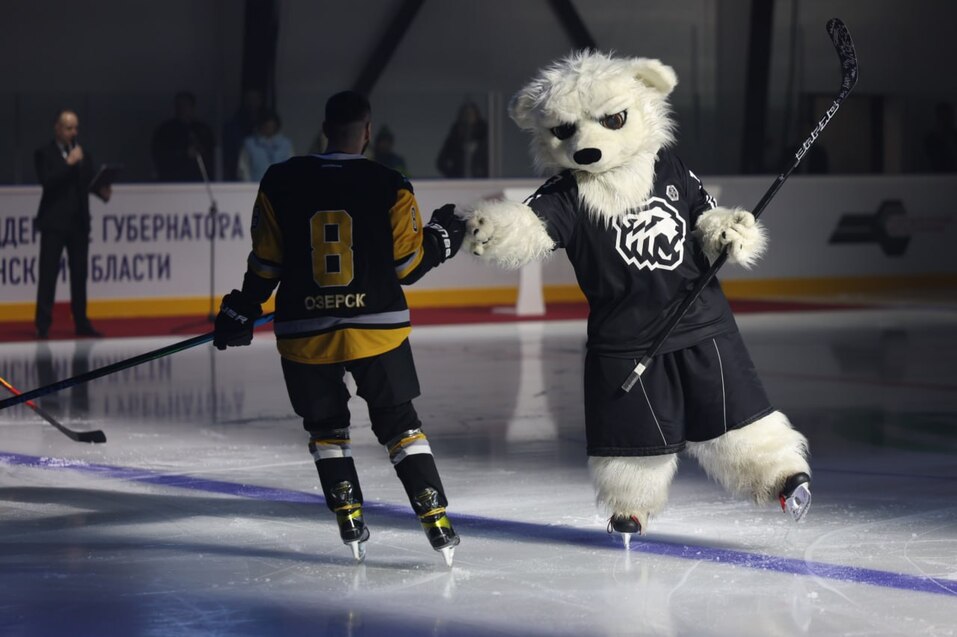 Губернатор Текслер и олигарх Комаров открыли ледовый дворец в челябинском ЗАТО 6 Губернатор Текслер и олигарх Комаров открыли ледовый дворец в челябинском ЗАТО 6