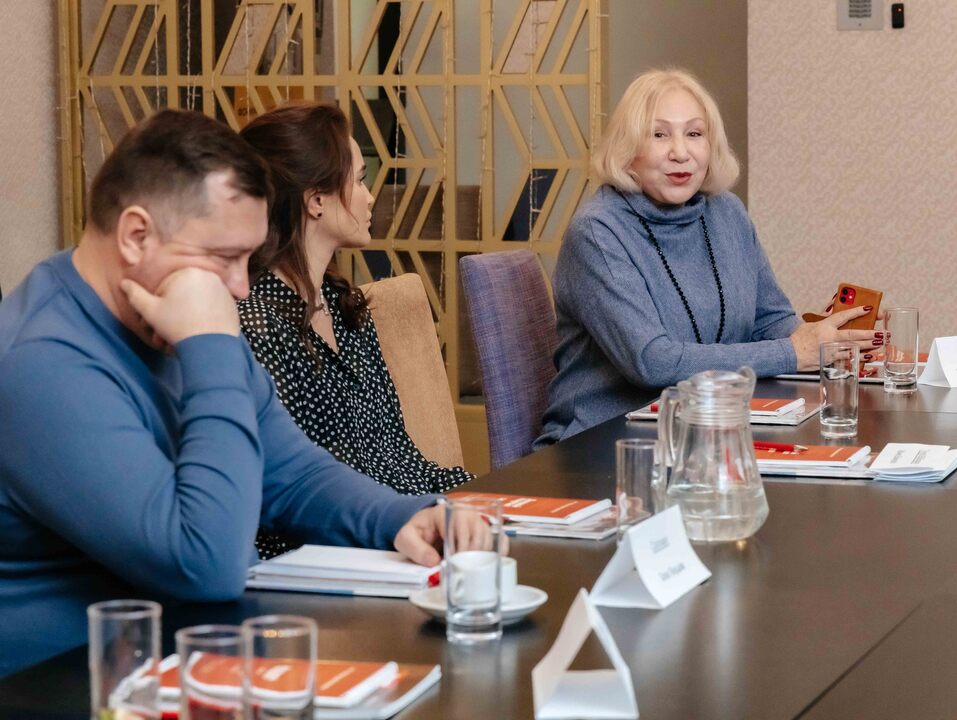 «Мы проигрываем Китаю уже на старте»
 50 «Мы проигрываем Китаю уже на старте»
 50