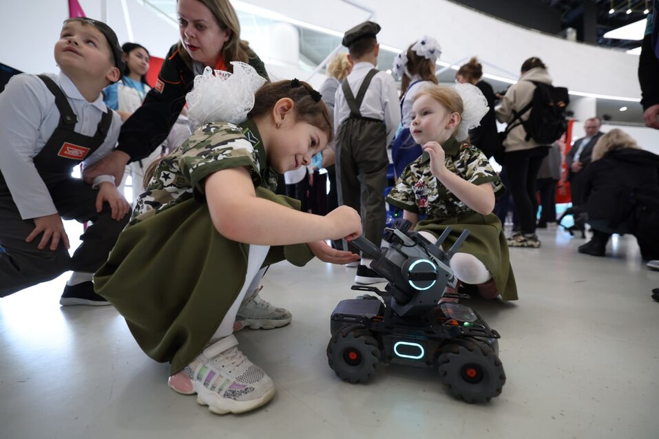 Министр просвещения РФ предложил Текслеру провести в Челябинске федеральный форум 3 Министр просвещения РФ предложил Текслеру провести в Челябинске федеральный форум 3