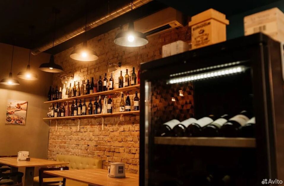На челябинской Кировке за 2 млн рублей продают винный бар 3 На челябинской Кировке за 2 млн рублей продают винный бар 3