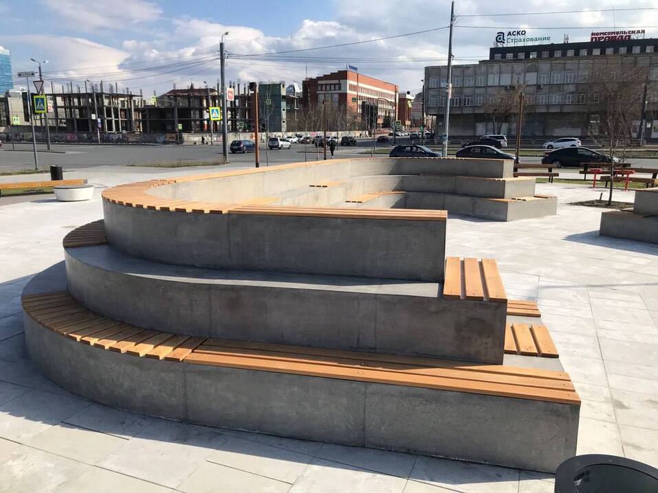 Перед челябинским дворцом спорта «Юность» появился амфитеатр. Фото 2 Перед челябинским дворцом спорта «Юность» появился амфитеатр. Фото 2