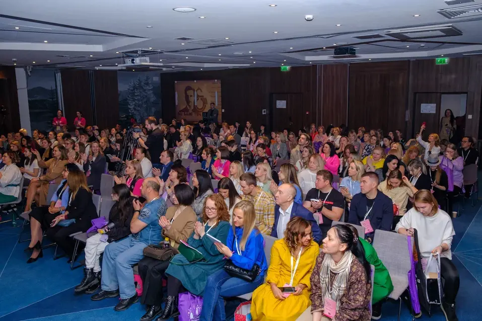 В поисках надежных опор: каким был форум «108+ родителей» в 2023
2 В поисках надежных опор: каким был форум «108+ родителей» в 2023
2