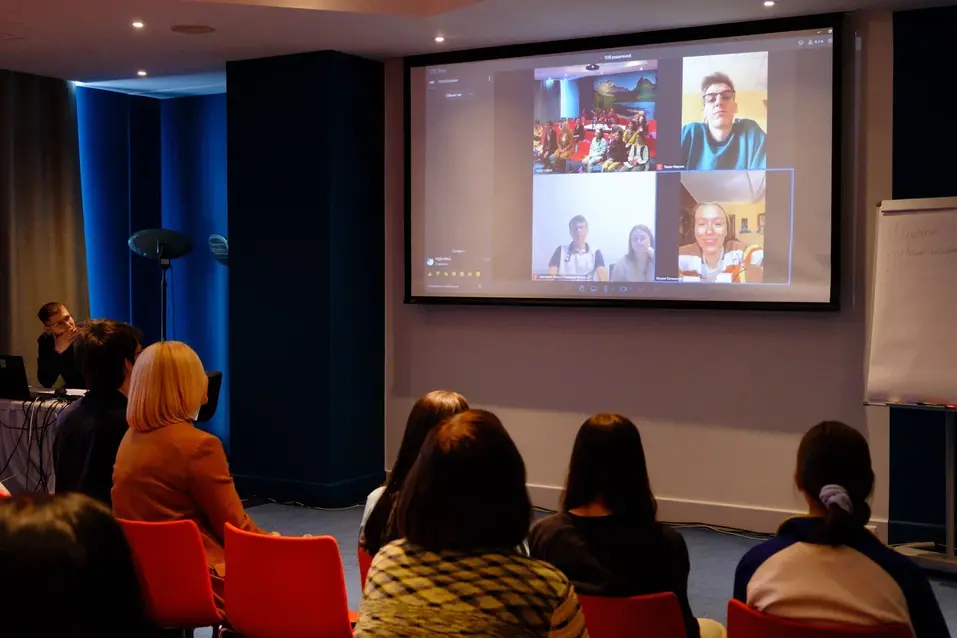 В поисках надежных опор: каким был форум «108+ родителей» в 2023
6 В поисках надежных опор: каким был форум «108+ родителей» в 2023
6