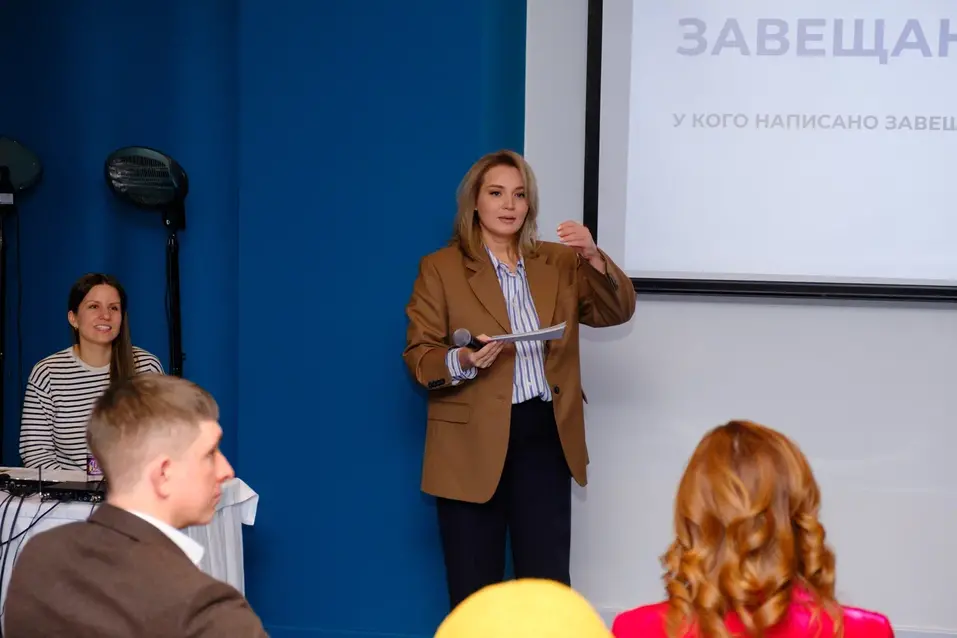 В поисках надежных опор: каким был форум «108+ родителей» в 2023
12 В поисках надежных опор: каким был форум «108+ родителей» в 2023
12