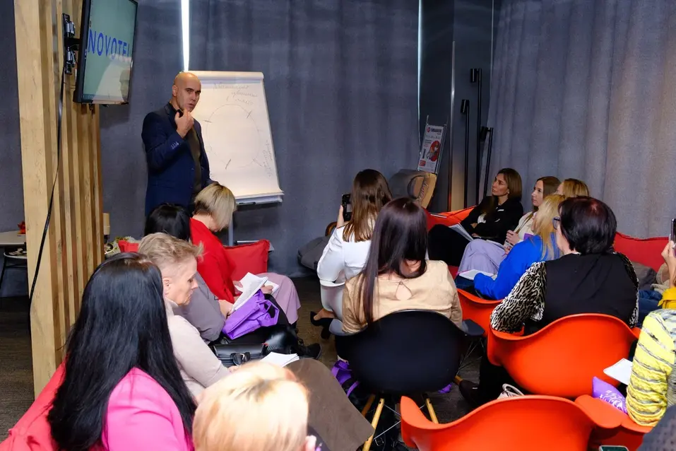 В поисках надежных опор: каким был форум «108+ родителей» в 2023
26 В поисках надежных опор: каким был форум «108+ родителей» в 2023
26