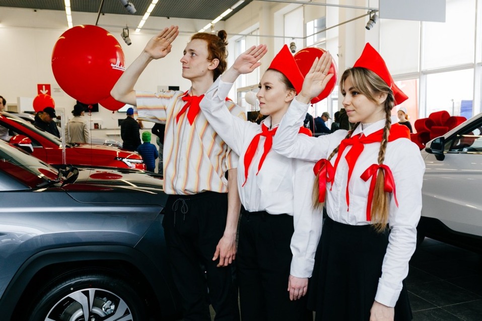 В Челябинске презентовали новый отечественный кроссовер Москвич 3 2 В Челябинске презентовали новый отечественный кроссовер Москвич 3 2