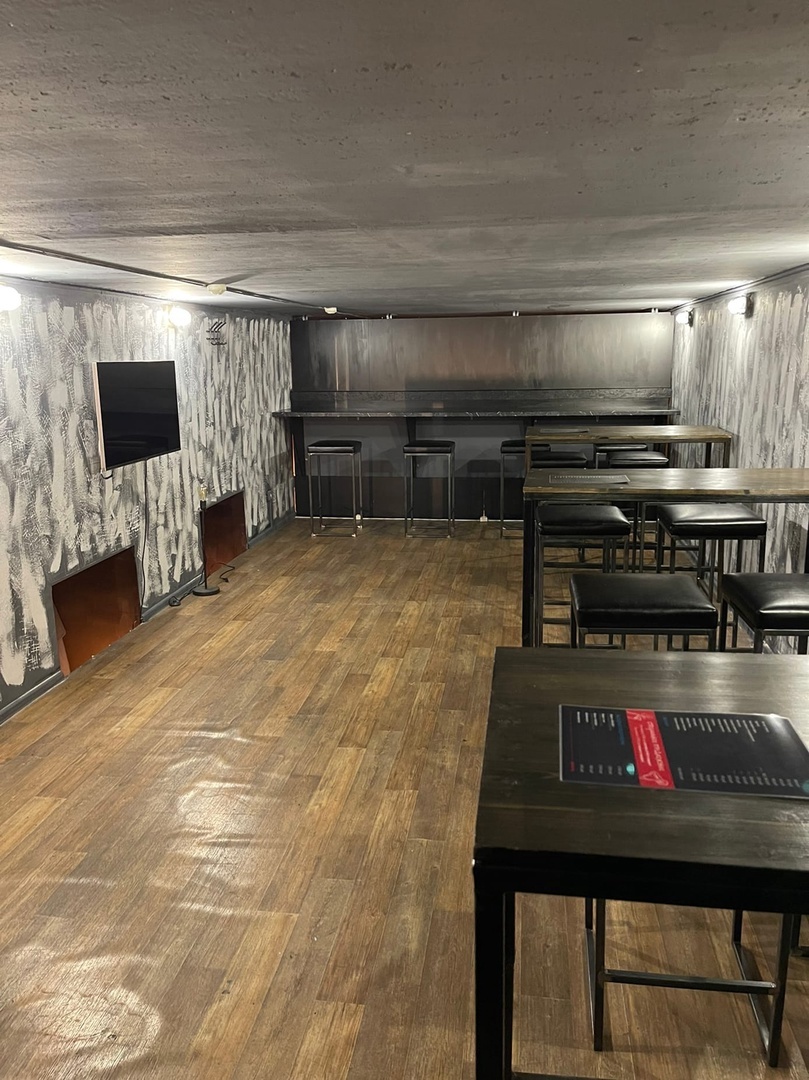 В центре Челябинска продают бар, названный в честь бомбардировщика 2 В центре Челябинска продают бар, названный в честь бомбардировщика 2