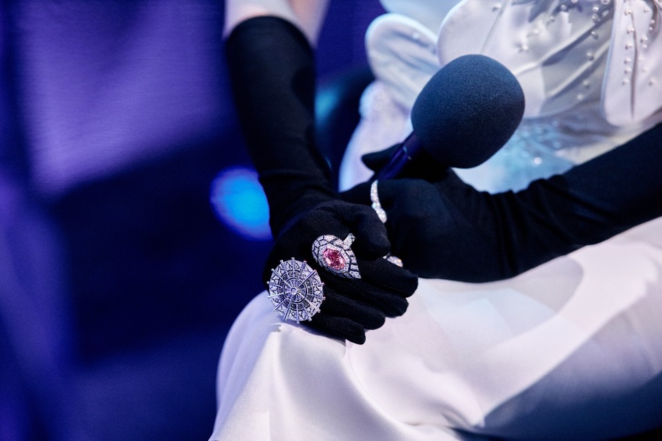 Певица Валерия появилась в драгоценностях CHAMOVSKIKH в специальном выпуске шоу «Маска»
 1