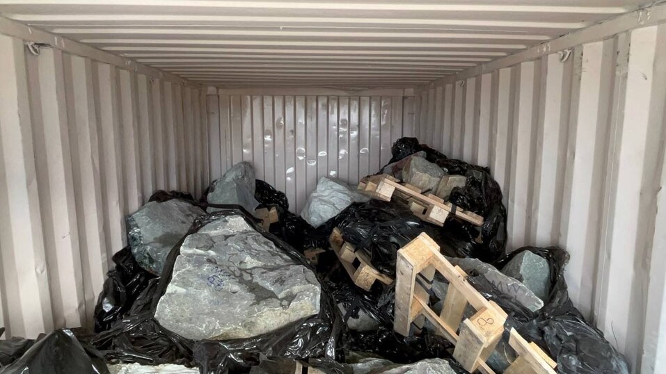 100 тонн нефрита для Китая: в Челябинской области накрыли канал контрабанды 1 100 тонн нефрита для Китая: в Челябинской области накрыли канал контрабанды 1