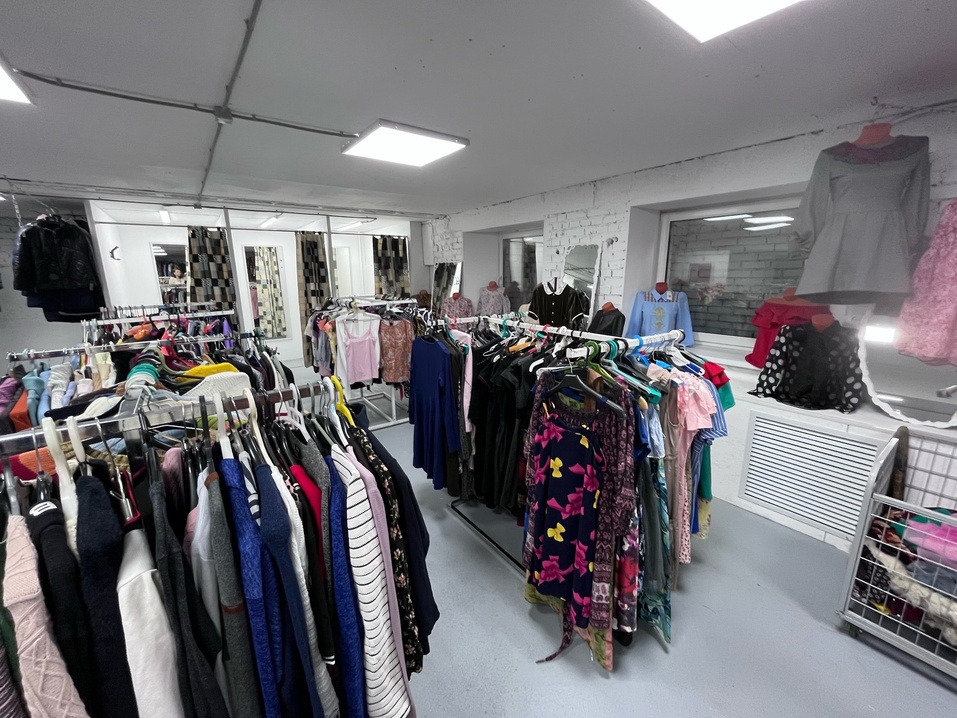 На челябинской Кировке открылся секонд-хенд проекта «Вещеворот». Фото 3 На челябинской Кировке открылся секонд-хенд проекта «Вещеворот». Фото 3