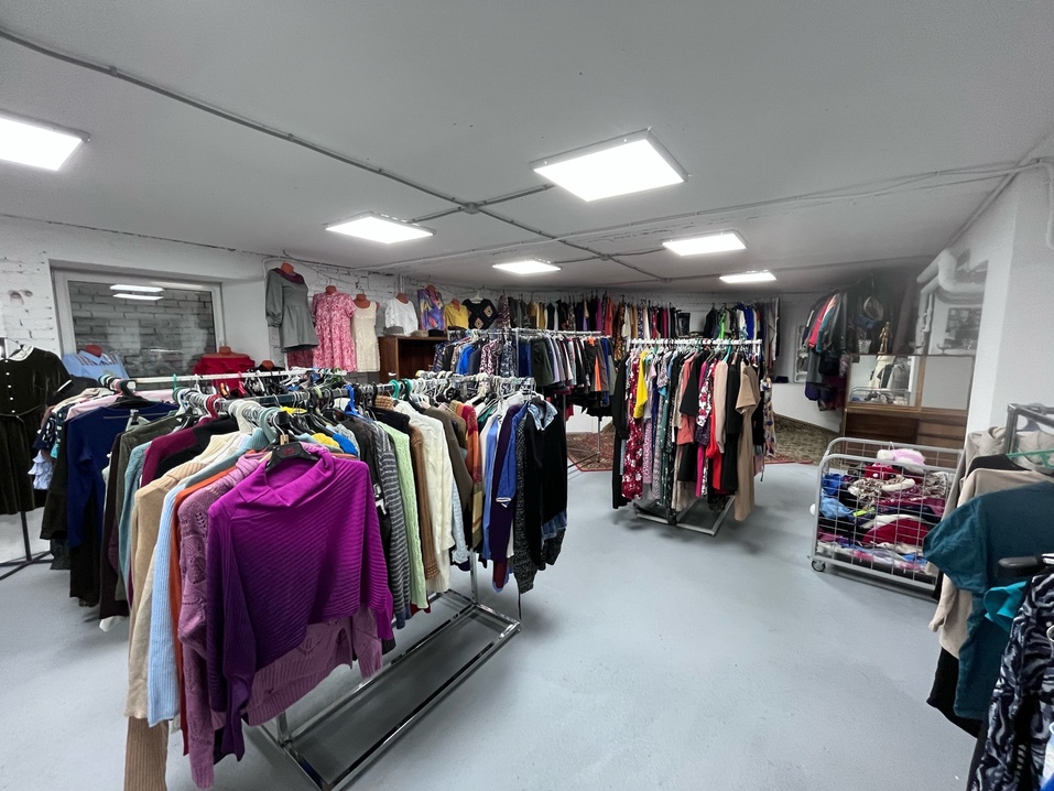 На челябинской Кировке открылся секонд-хенд проекта «Вещеворот». Фото 4 На челябинской Кировке открылся секонд-хенд проекта «Вещеворот». Фото 4