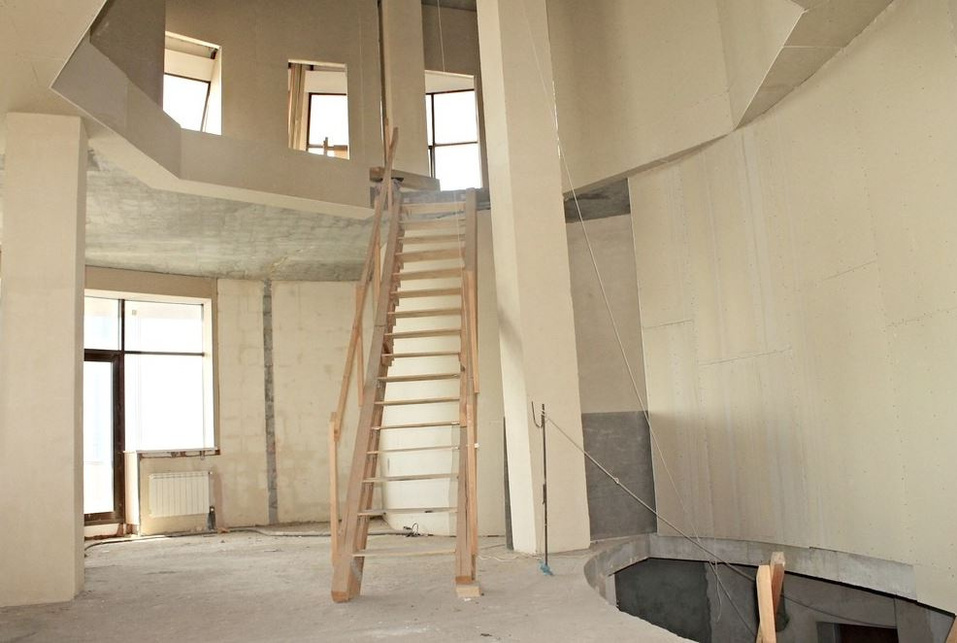 Пентхаус «с башенкой» на Николая Никонова снова в продаже. За пять лет он вдвое подешевел 1 Пентхаус «с башенкой» на Николая Никонова снова в продаже. За пять лет он вдвое подешевел 1