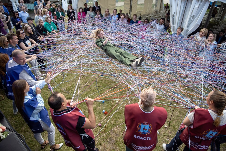 Лучших предпринимателей региона наградили в честь Дня российского предпринимательства 9 Лучших предпринимателей региона наградили в честь Дня российского предпринимательства 9