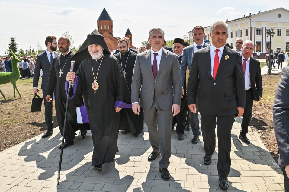 В Тюмени открыли парк Российско-Армянской дружбы с церковью и памятником 3