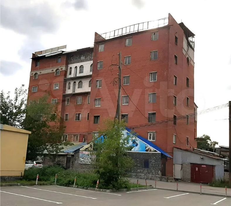 «Можно хоть филиал МГУ открыть»: в Челябинске за 600 млн продают «грузинский небоскреб» 2 «Можно хоть филиал МГУ открыть»: в Челябинске за 600 млн продают «грузинский небоскреб» 2