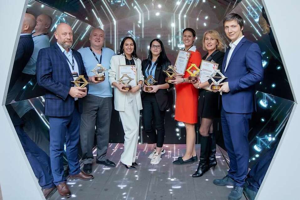 Анна Мецлер, «Счастье»: «Было всякое: шок, обвал, слёзы. А потом мы снова росли» 12 Анна Мецлер, «Счастье»: «Было всякое: шок, обвал, слёзы. А потом мы снова росли» 12