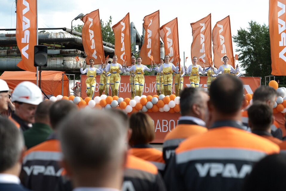 Губернатор и полпред заложили новый цех миасского автозавода «Урал» 4 Губернатор и полпред заложили новый цех миасского автозавода «Урал» 4