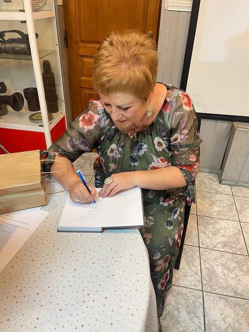 Основатель красноярского фонда «Феникс» выпустила книгу «Собака длиною в жизнь»
3 Основатель красноярского фонда «Феникс» выпустила книгу «Собака длиною в жизнь»
3