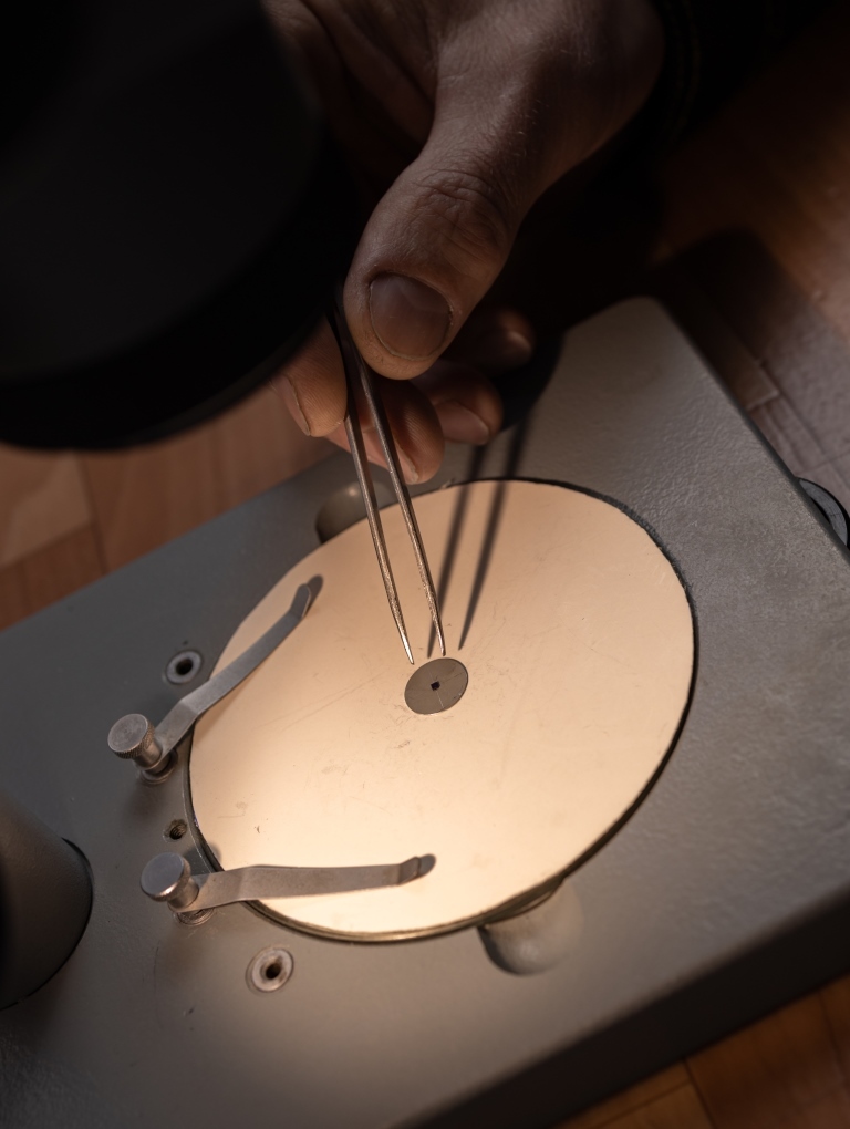 Как с помощью конфигурации атомных дефектов создать цветной бриллиант 7 Как с помощью конфигурации атомных дефектов создать цветной бриллиант 7