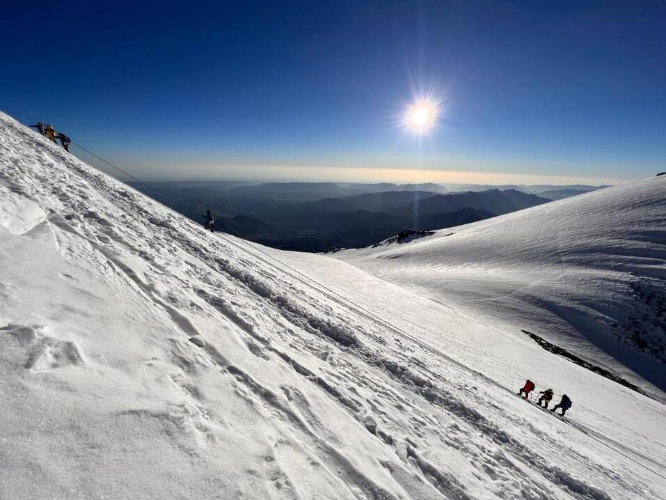 Подопечные Екатерининской Ассамблеи покорили Эльбрус 2 Подопечные Екатерининской Ассамблеи покорили Эльбрус 2