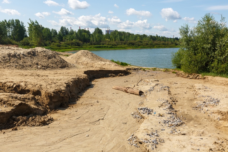 Из-за сильных дождей в Тюмени размыло почву рядом с новостройками 1 Из-за сильных дождей в Тюмени размыло почву рядом с новостройками 1