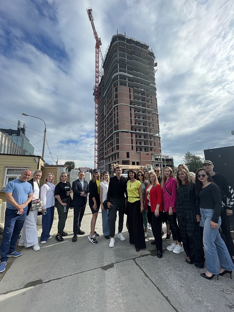 «У этого места хорошая аура»: зачем застройщик проводит экскурсии по центру Челябинска 2 «У этого места хорошая аура»: зачем застройщик проводит экскурсии по центру Челябинска 2