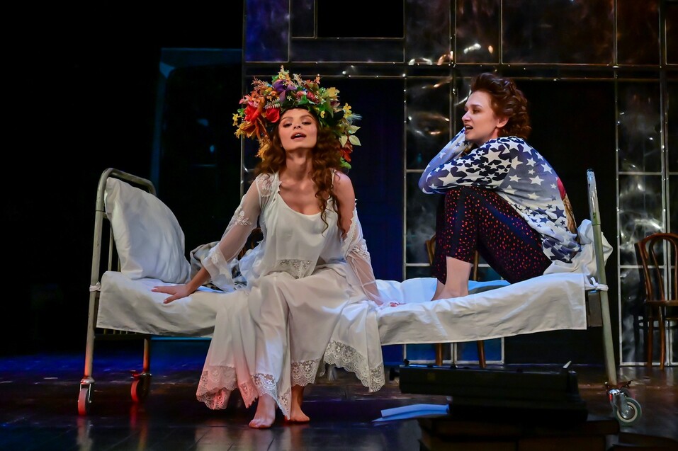 «Под одной крышей» «Под одной крышей»