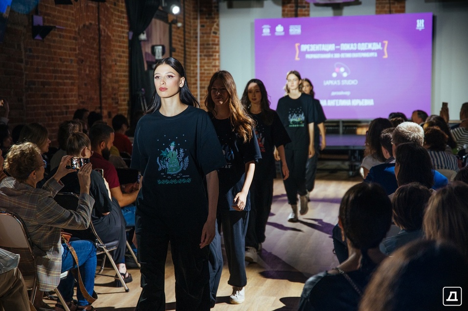 «Воспитывают публику вкусом». В «Домне» прошел показ одежды молодых дизайнеров 1 «Воспитывают публику вкусом». В «Домне» прошел показ одежды молодых дизайнеров 1