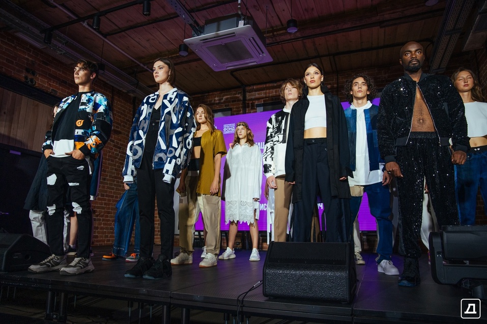 «Воспитывают публику вкусом». В «Домне» прошел показ одежды молодых дизайнеров 5 «Воспитывают публику вкусом». В «Домне» прошел показ одежды молодых дизайнеров 5