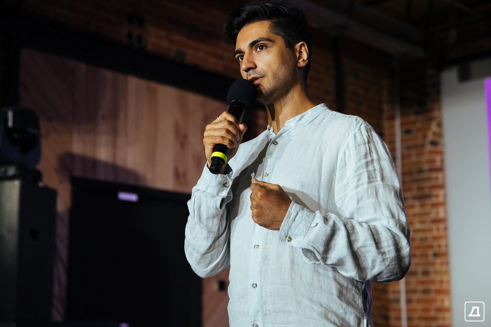 «Воспитывают публику вкусом». В «Домне» прошел показ одежды молодых дизайнеров 4 «Воспитывают публику вкусом». В «Домне» прошел показ одежды молодых дизайнеров 4