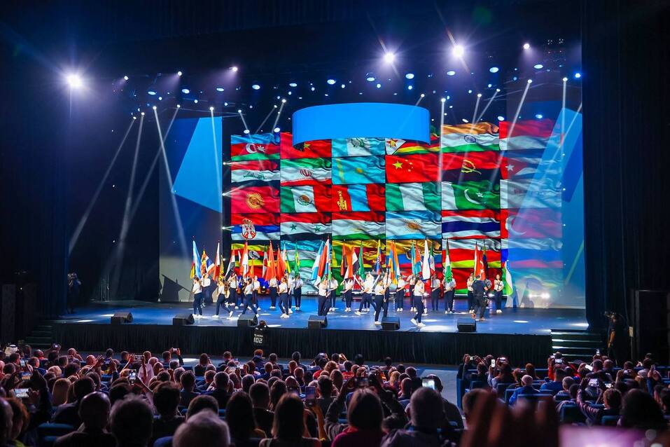 Шоу от Авербуха и первые победы: в Екатеринбурге стартовала «Универсиада 2.0» 1 Шоу от Авербуха и первые победы: в Екатеринбурге стартовала «Универсиада 2.0» 1