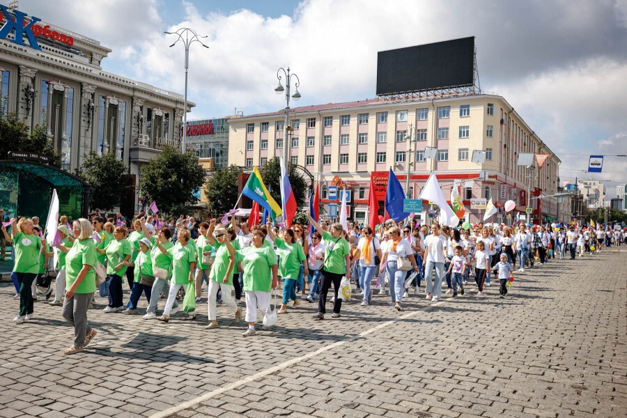 Отпраздновать 300-летие Екатеринбурга собрались более 1,2 млн человек. Главное — в 10 фото 1 Отпраздновать 300-летие Екатеринбурга собрались более 1,2 млн человек. Главное — в 10 фото 1
