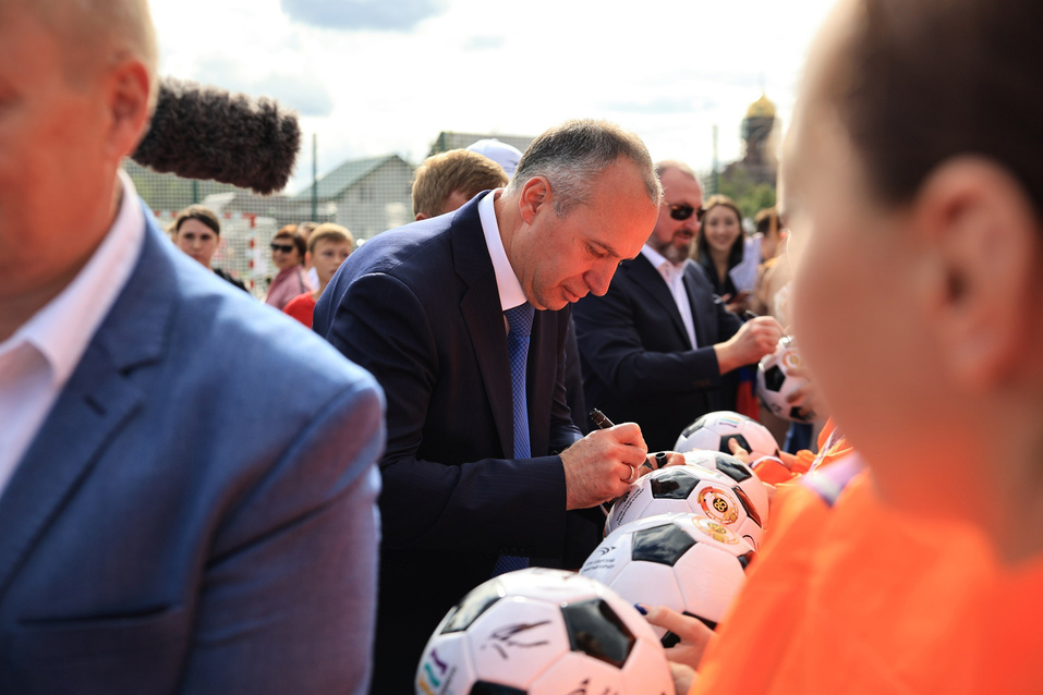 «Для нас важно сделать все, чтобы сотрудникам и их семьям нравилось жить в родном поселке» 5 «Для нас важно сделать все, чтобы сотрудникам и их семьям нравилось жить в родном поселке» 5