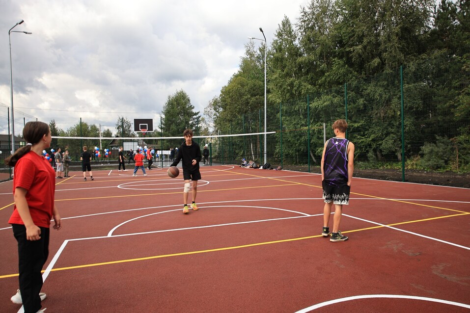 «Для нас важно сделать все, чтобы сотрудникам и их семьям нравилось жить в родном поселке» 1 «Для нас важно сделать все, чтобы сотрудникам и их семьям нравилось жить в родном поселке» 1