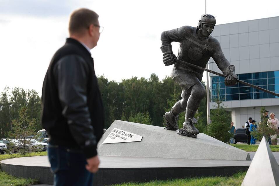 В Челябинске поставили памятник легенде «Трактора» 2 В Челябинске поставили памятник легенде «Трактора» 2